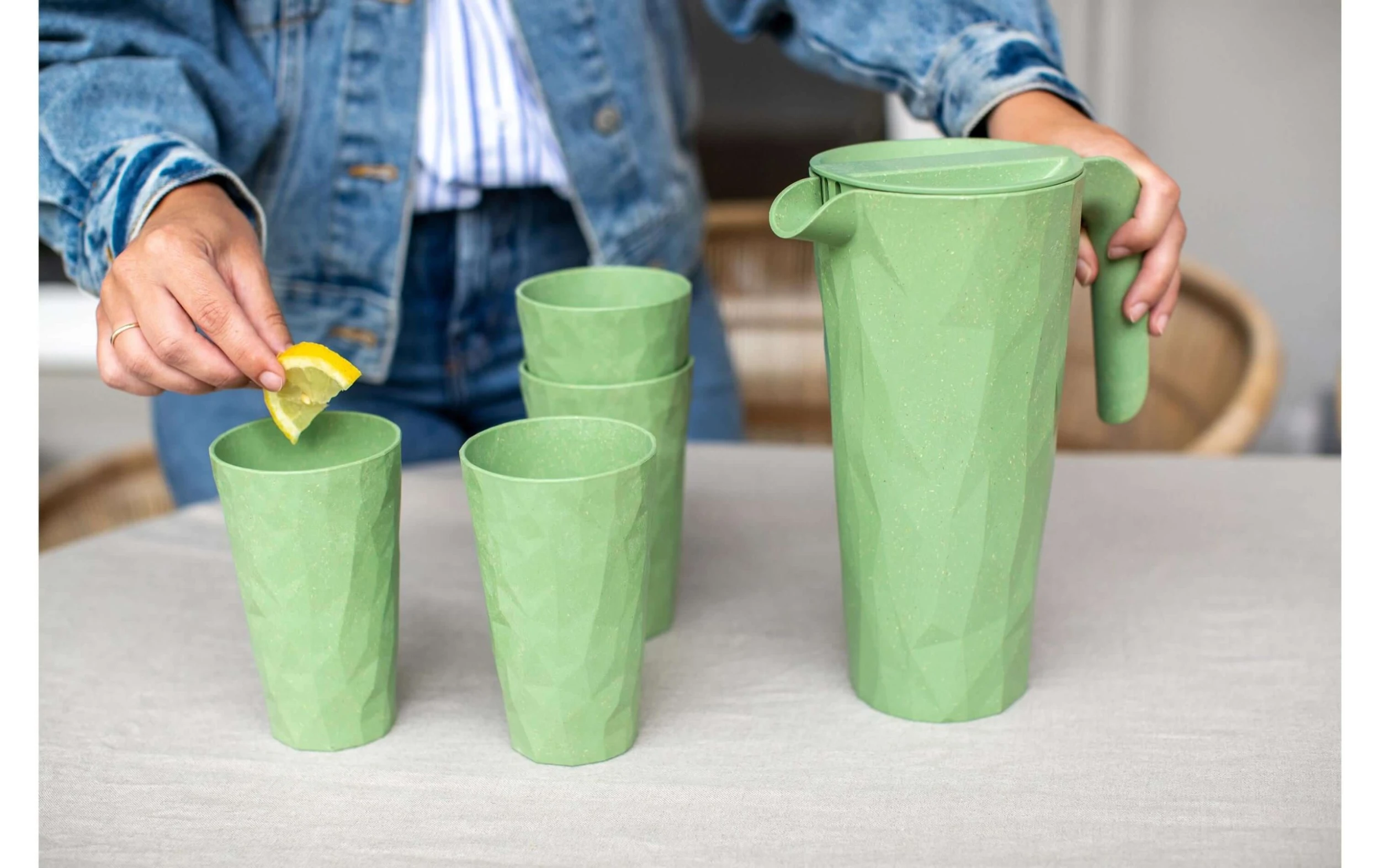 Carafe 1.5 l, Rouge - Cruche Koziol Carafe 1.5 L, Rouge - Cruche -Paderno Shop unnamed file 1602 scaled