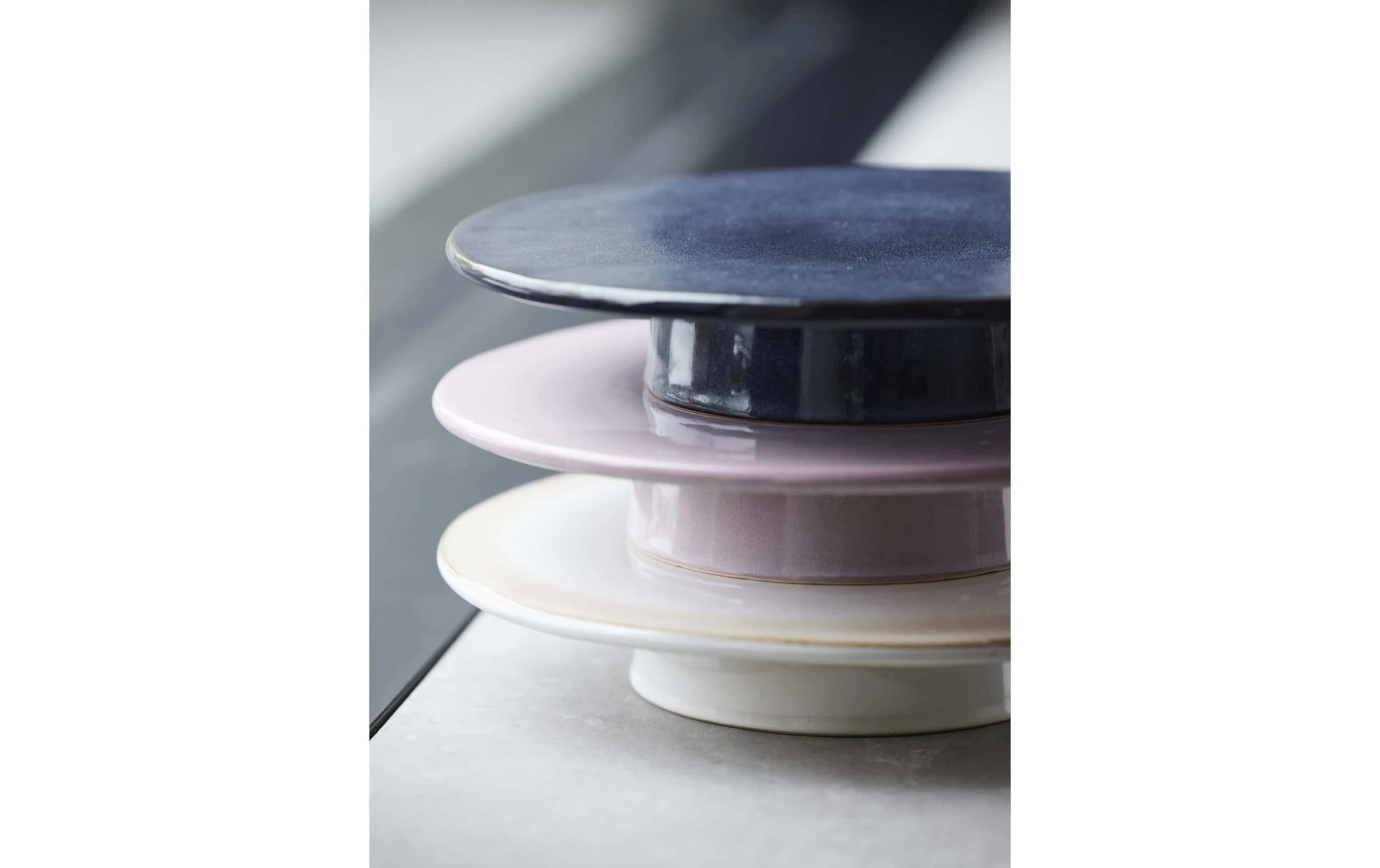 Plateau à gâteau 30 cm, Beige/Crème - Etagere & stand à gâteaux Bitz Plateau à Gâteau 30 Cm, Beige/Crème - Etagere & Stand à Gâteaux -Paderno Shop unnamed file 2763 scaled