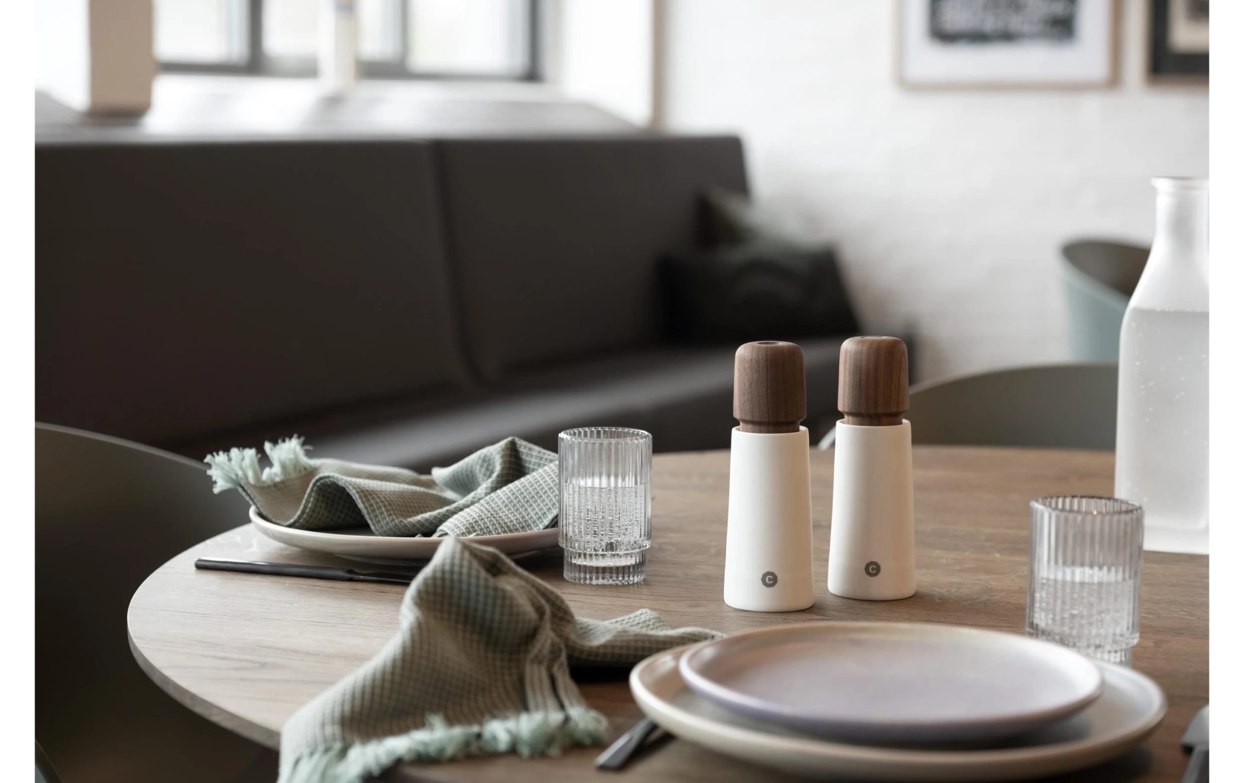 Moulin à épices Stockholm 16.8 cm, Brun clair/Blanc - Moulin à épices Crush Grind Moulin à épices Stockholm 16.8 Cm, Brun Clair/Blanc - Moulin à épices -Paderno Shop unnamed file 2942 scaled