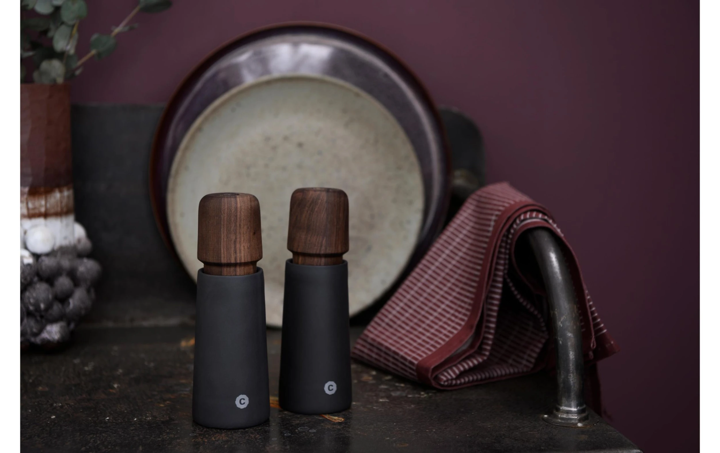 Moulin à épices Stockholm 16.8 cm, Brun/Noir - Moulin à épices Crush Grind Moulin à épices Stockholm 16.8 Cm, Brun/Noir - Moulin à épices -Paderno Shop unnamed file 2945 scaled