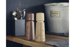 Crush Grind Moulin à Poivre Stockholm 16.8 Cm, Brun Foncé - Moulin à épices -Paderno Shop unnamed file 2951