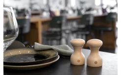 Crush Grind Moulins à Sel Et à Poivre Lyon Lot De 2, 9.6 Cm, Brun Clair - Moulin à épices 4 Crush Grind Moulins à Sel Et à Poivre Lyon Lot De 2, 9.6 Cm, Brun Clair - Moulin à épices -Paderno Shop unnamed file 2954