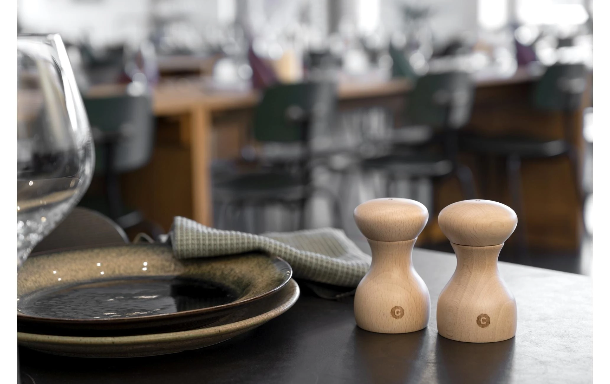 Moulins à sel et à poivre Lyon Lot de 2, 9.6 cm, Brun clair - Moulin à épices Crush Grind Moulins à Sel Et à Poivre Lyon Lot De 2, 9.6 Cm, Brun Clair - Moulin à épices -Paderno Shop unnamed file 2954