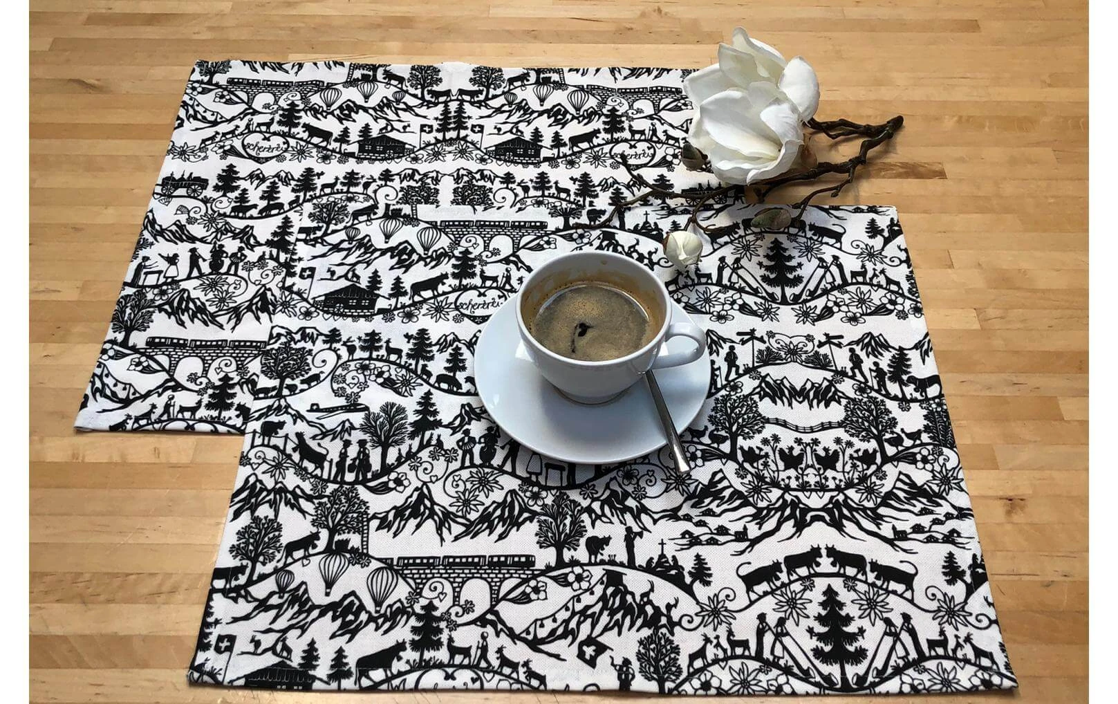 Set de table Swissness 35 cm x 42 cm, Noir/Blanc - Nappes de table Hubatka Set De Table Swissness 35 Cm X 42 Cm, Noir/Blanc - Nappes De Table -Paderno Shop unnamed file 4306