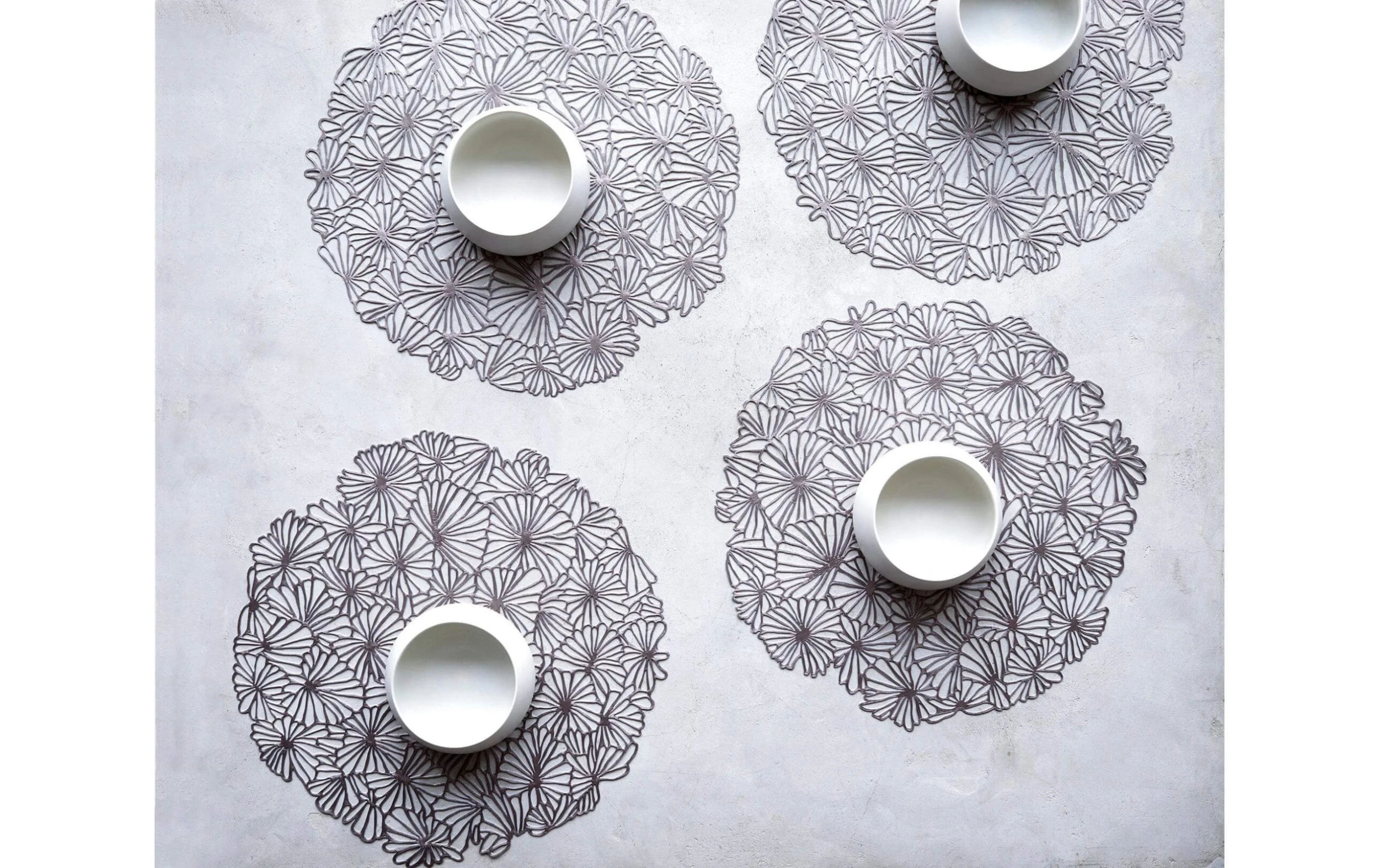 Set de table Daisy Ø 38 cm, Gris argent - Nappes de table Chilewich Set De Table Daisy Ø 38 Cm, Gris Argent - Nappes De Table -Paderno Shop unnamed file 913 scaled